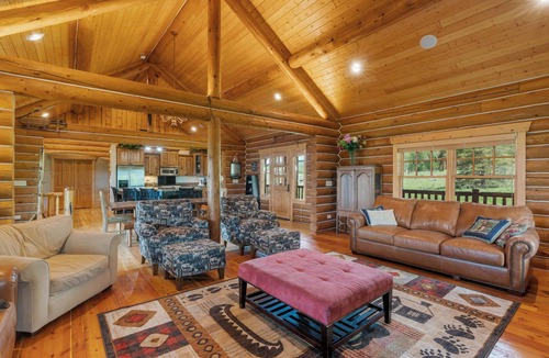 Island Park Cabin | Beautiful Henrys Lake Log Cabin
