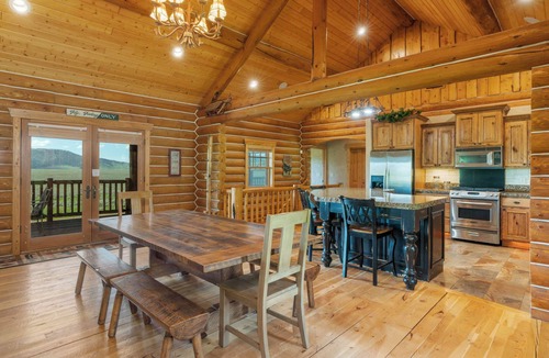 Island Park Cabin | Beautiful Henrys Lake Log Cabin