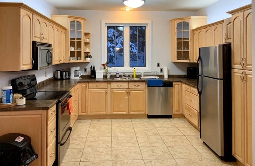 Huntsville Ski Chalet | Beautiful Hidden Valley Chalet Near Ski Hill and Private Beach