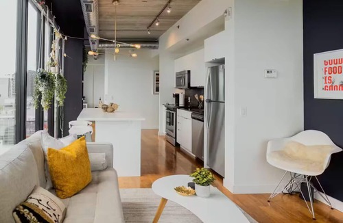 Downtown Winnipeg Condo | Beautiful High-Rise Condo | 2 Bed | 2 Bath |