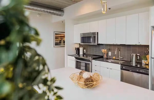 Downtown Winnipeg Condo | Beautiful High-Rise Condo | 2 Bed | 2 Bath |