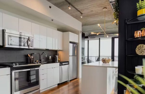 Downtown Winnipeg Condo | Beautiful High-Rise Condo | 2 Bed | 2 Bath |