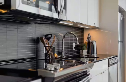 Downtown Winnipeg Condo | Beautiful High-Rise Condo | 2 Bed | 2 Bath |