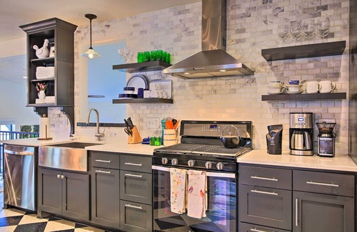 Comfort Cottage | Beautiful Hill Country Cottage - Walk to Downtown!
