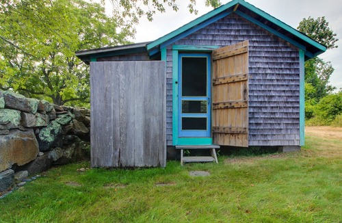 Chilmark House | Beautiful, Historic Farmhouse & Guest House on Chilmark Pond