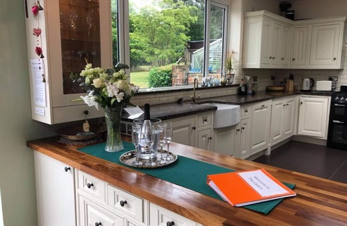 Gravesend House | Beautiful Historical home with Modern Amenities