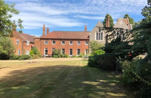 Gravesend House | Beautiful Historical home with Modern Amenities