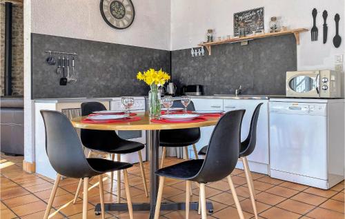 Saint-Pierre-Langers House | Beautiful Home In St Pierre Langers