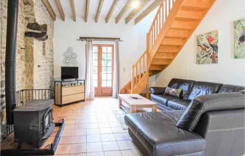 Saint-Pierre-Langers House | Beautiful Home In St Pierre Langers