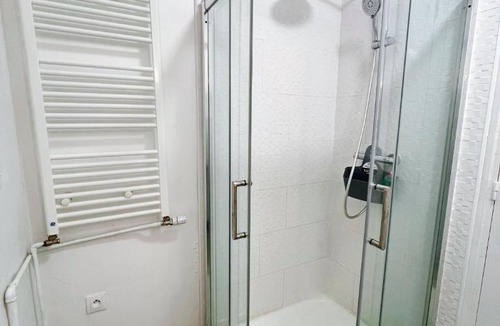 Margny-les-Compiegne Apartment | Beautiful house with garden, ideal for a large group