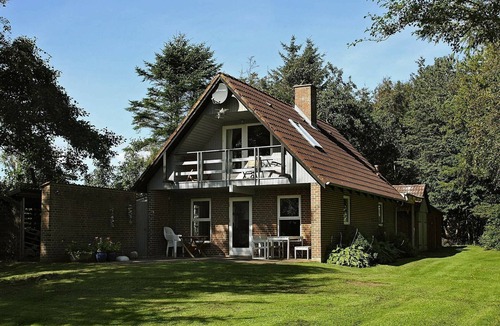 Sillerslev House | Beautiful Holiday Home in Øster Assels with Roofed Terrace