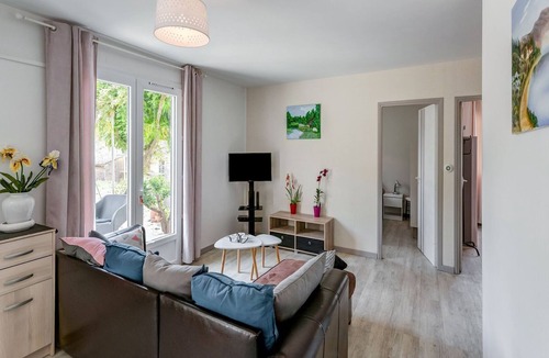 Roquebrun House | Beautiful holiday home in Roquebrun with swimming pool