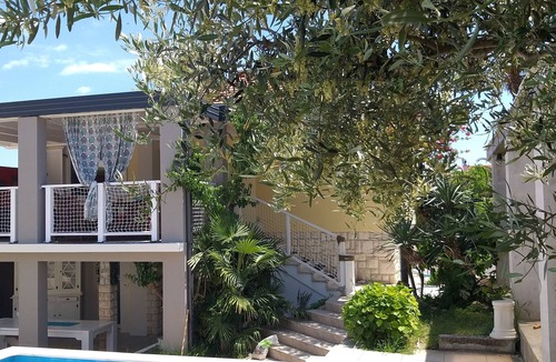 Premantura House | Beautiful holiday home with pool & sauna, grill, 500m to the beach, WiFi