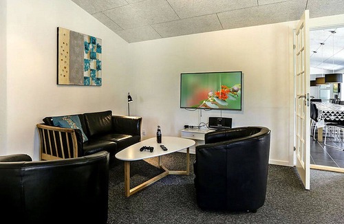 Ho House | Beautiful holiday home with three bathrooms, activity room and pool and large garden