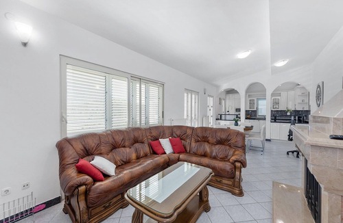Neoric House | Beautiful holiday home with private sauna
