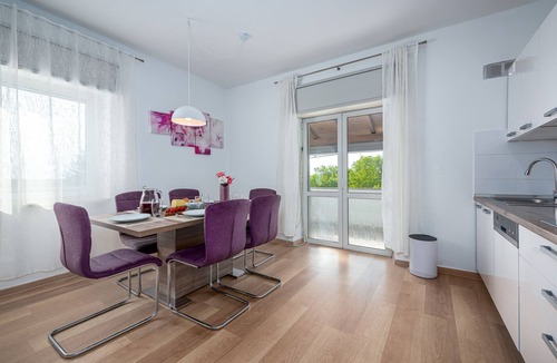 Vodnjan House | Beautiful holiday home with heated swimming pool, summer kitchen, WiFi, grill