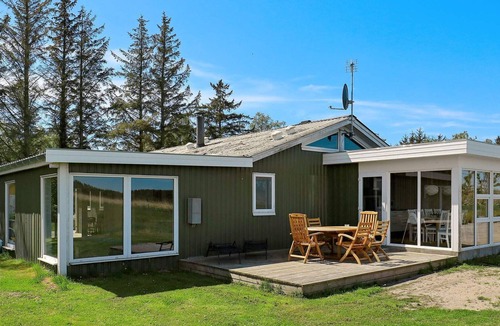 Hou House | Beautiful Holiday Home in Hals with Swimming Pool
