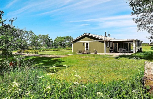 Hou House | Beautiful Holiday Home in Hals with Swimming Pool