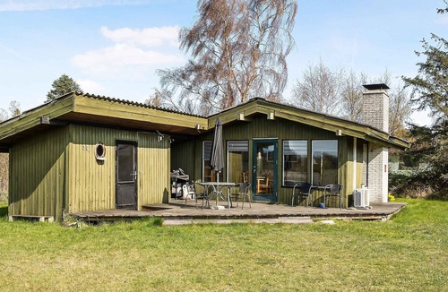 Stege House | Beautiful holiday home with sunset over the meadow!