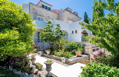 Zaton House | Beautiful holiday home with pool and fantastic views for an unforgettable holiday.