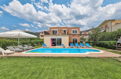 Kastel Kambelovac House | Beautiful home in Kastel Kambelovac