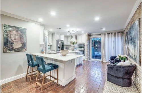 North Dallas House | BEAUTIFUL HOME 1 MINUTE FROM NORTHPARK MALL!