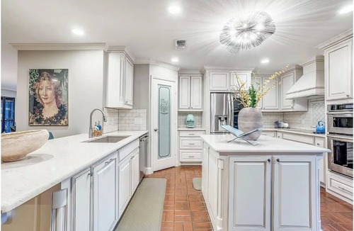 North Dallas House | BEAUTIFUL HOME 1 MINUTE FROM NORTHPARK MALL!