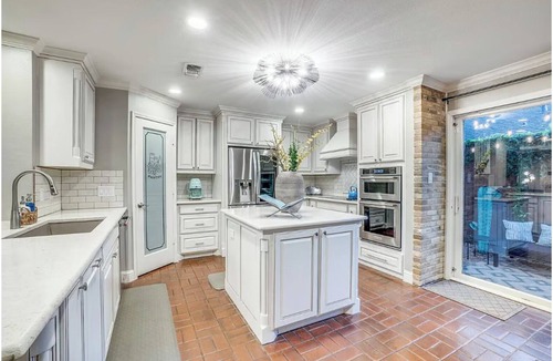 North Dallas House | BEAUTIFUL HOME 1 MINUTE FROM NORTHPARK MALL!