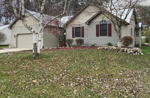 DeWitt House | Beautiful home across from river