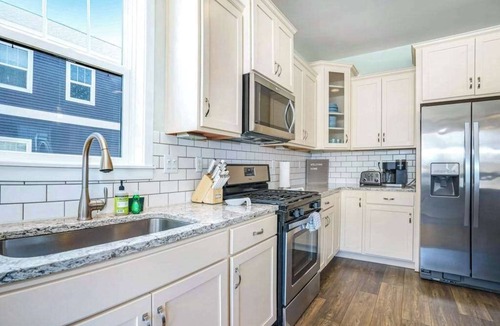 Miami Park House | Beautiful home close to beach with deck, patio, firepit, WiFi, & gas fireplace