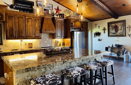 Robstown House | Beautiful Home for a traveling professional or a simple getaway!