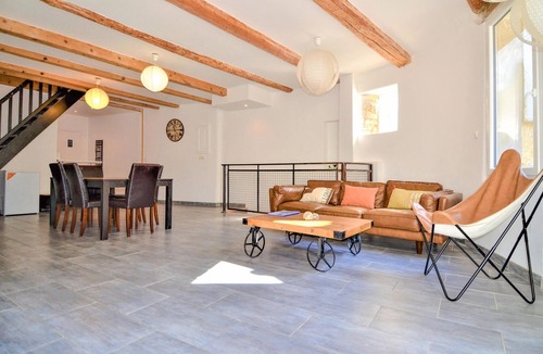 Laudun House | Beautiful home in Laudun-L'Ardoise with WiFi