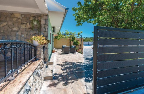 Donje Rastane House | Beautiful Home In Sveti Filip I Jakov With House A Panoramic View