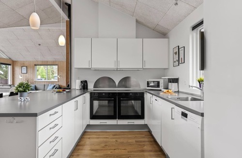 Aalbaek House | Beautiful home in ålbæk with kitchen