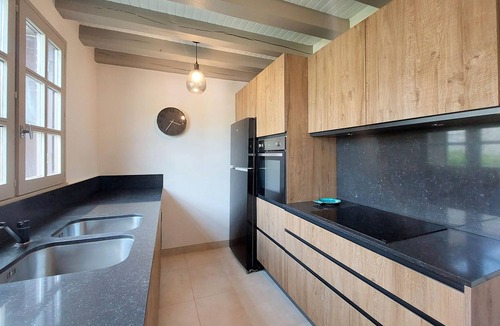 Etigny House | Beautiful home in étigny with WiFi
