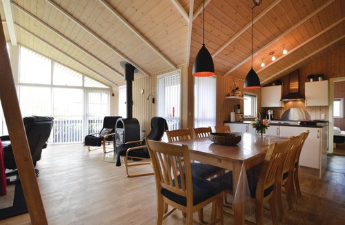 Aabenraa House | Beautiful home in Aabenraa with kitchen