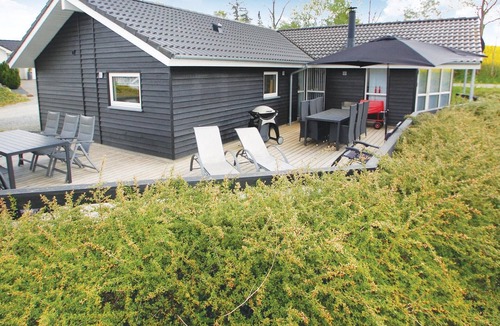Aabenraa House | Beautiful home in Aabenraa with kitchen