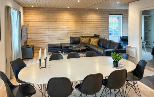 Pøt Strandby House | Beautiful Home In Børkop With Sauna