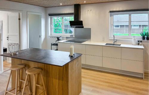 Pøt Strandby House | Beautiful Home In Børkop With Sauna