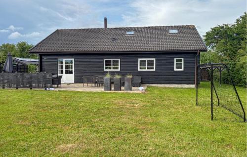 Pøt Strandby House | Beautiful Home In Børkop With Sauna