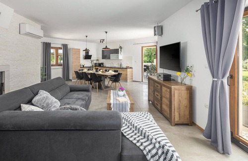 Bale House | Beautiful home in Bale