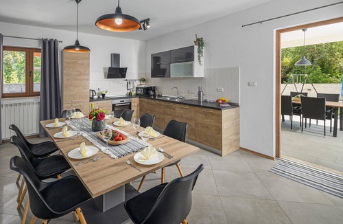 Bale House | Beautiful home in Bale