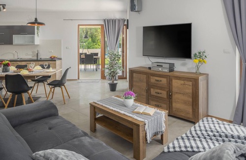 Bale House | Beautiful home in Bale