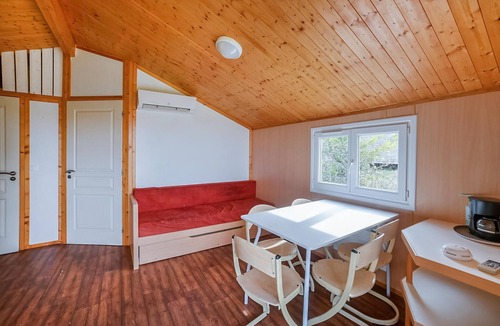 Barjac House | Beautiful home in Barjac with WiFi