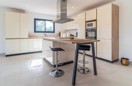 Bellegarde House | Beautiful home in Bellegarde with WiFi