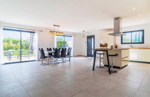 Bellegarde House | Beautiful home in Bellegarde with WiFi