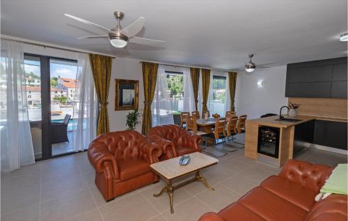 Blace House | Beautiful Home In Blace
