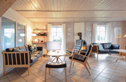 Blavand Strand House | Beautiful home in Blåvand with sauna