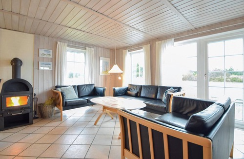 Blavand Strand House | Beautiful home in Blåvand with sauna