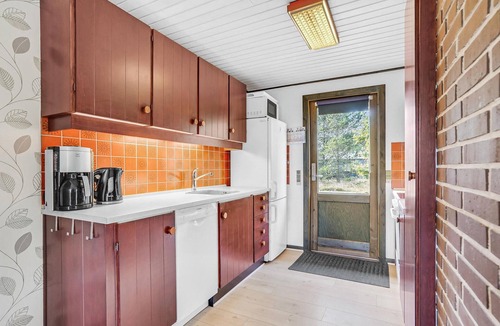 Blavand House | Beautiful home in Blåvand with kitchen